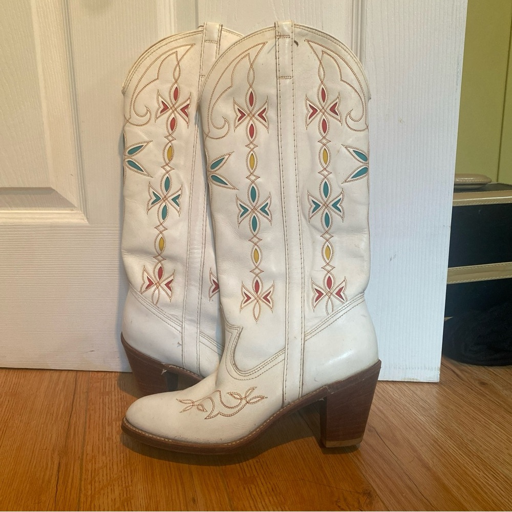 Dingo White Multicolor Embroidered Heeled Boots
